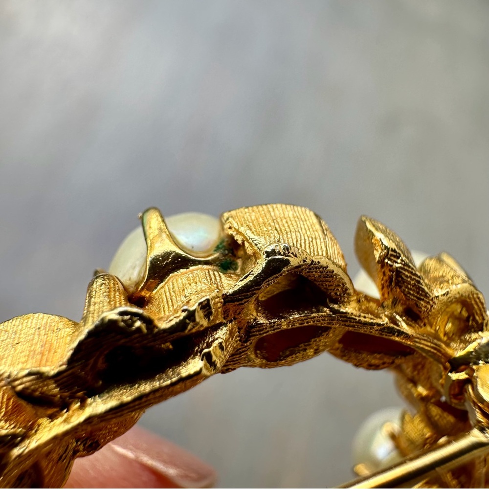 Liner Vintage Gold & Pearl Leaf Brooch - Picture 11 of 12
